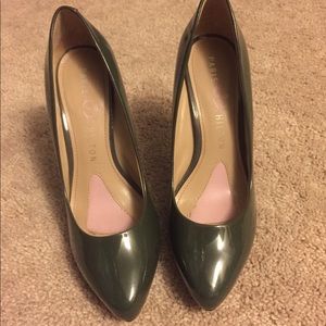Paris Hilton gray patent leather heels